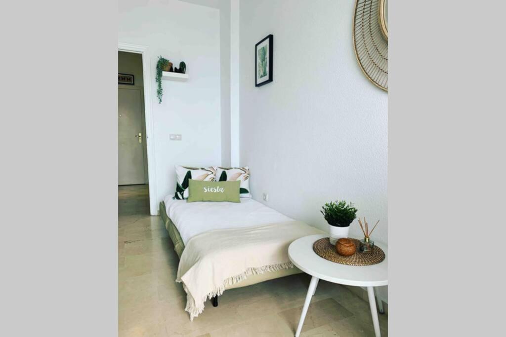 Amazing Frontline Sea Views Studio Apartment Castillo Del Vigia Torremolinos Eksteriør bilde